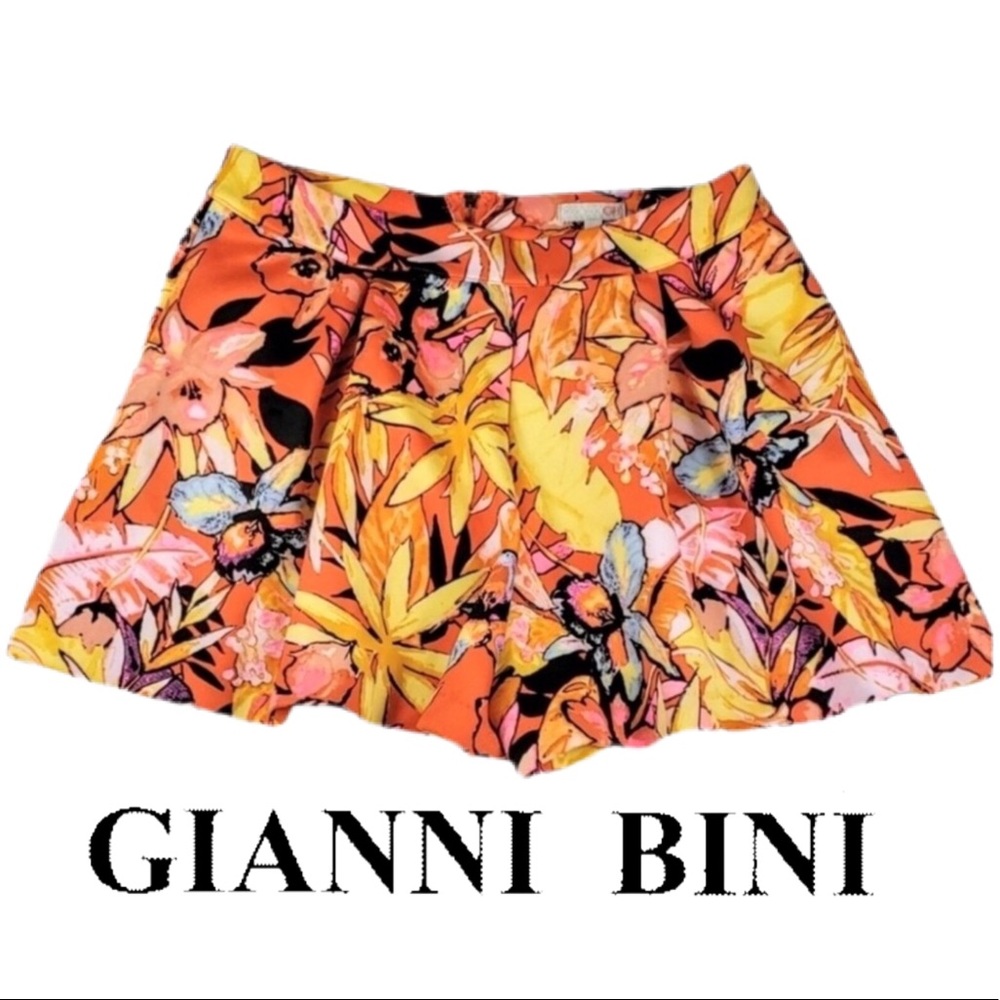 Gianni Bini | NWT Gorgeous Floral Skort